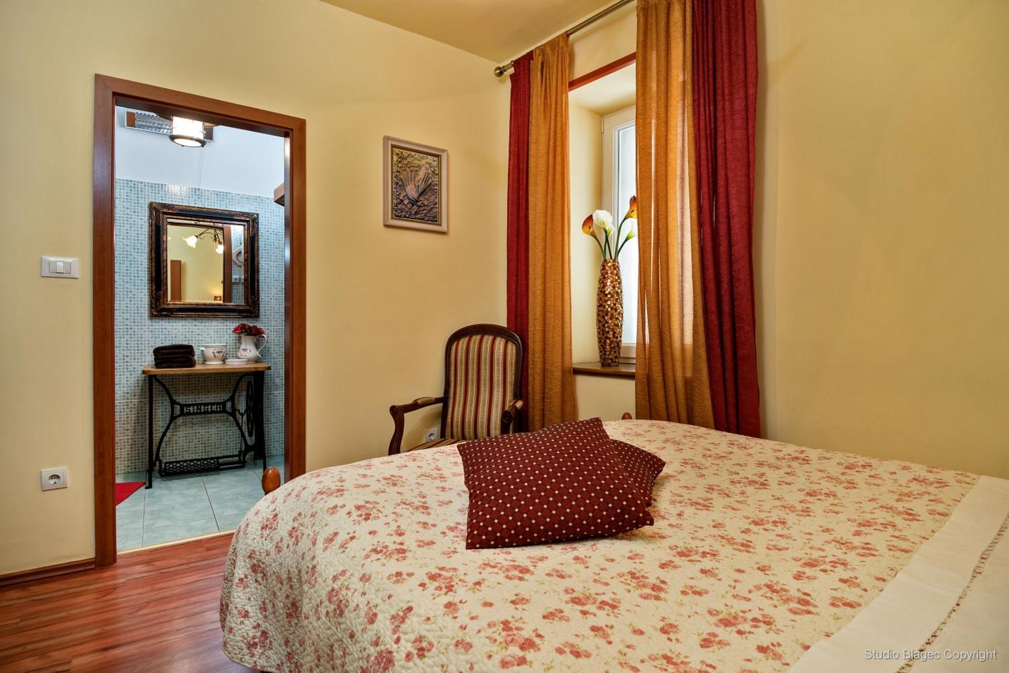 Emperor'S Suites Split Bagian luar foto