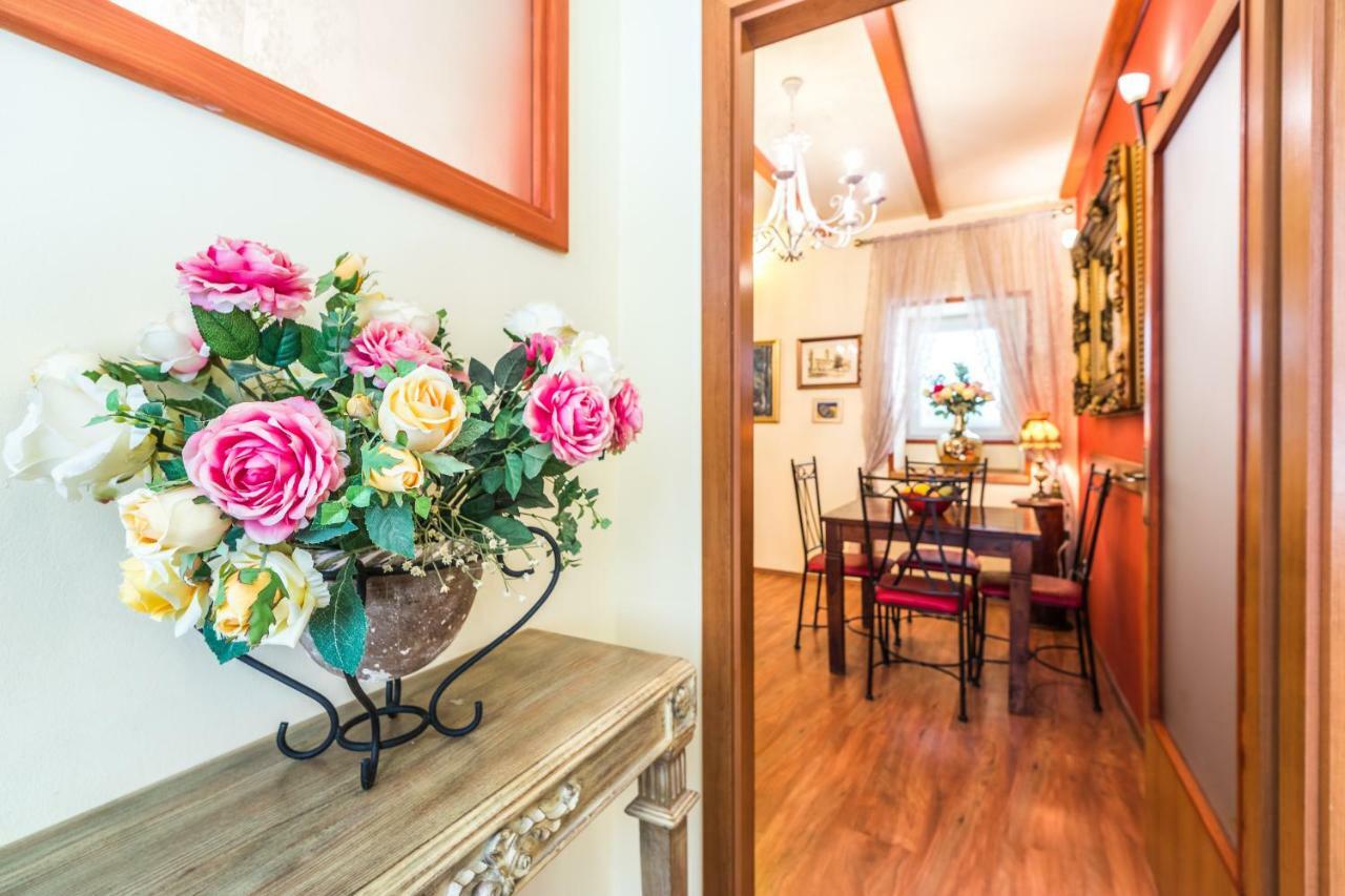 Emperor'S Suites Split Bagian luar foto