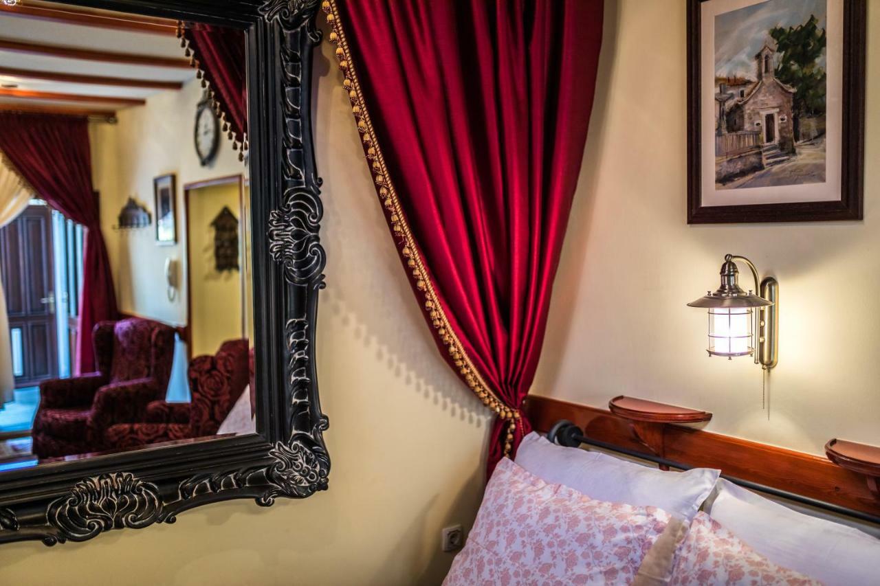 Emperor'S Suites Split Bagian luar foto