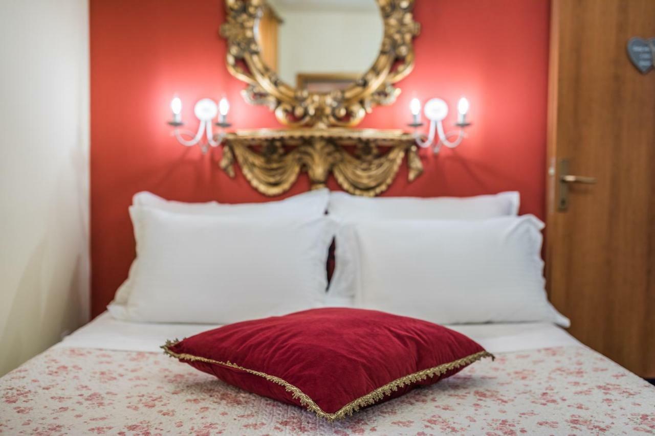 Emperor'S Suites Split Bagian luar foto